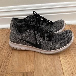 Nike Black and White Free RN Flyknit size 6